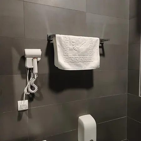 Hotel H.t *